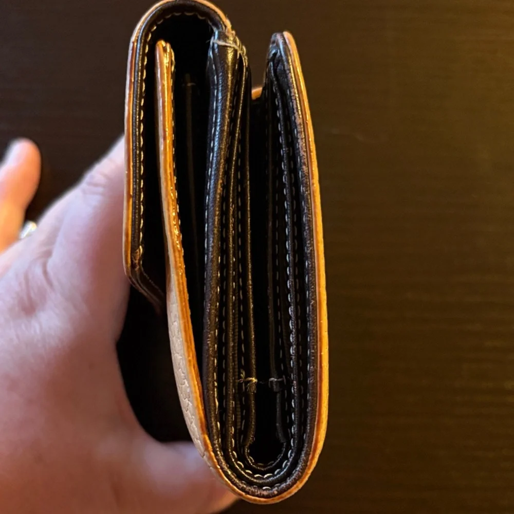 Kate Spade Light Tan Pebbled Leather Wallet Basic Travel‎ Casual - Picture 8 of 10